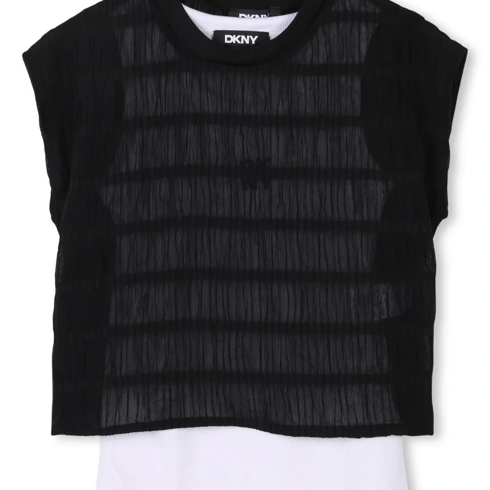 Комплект из футболки и шортов