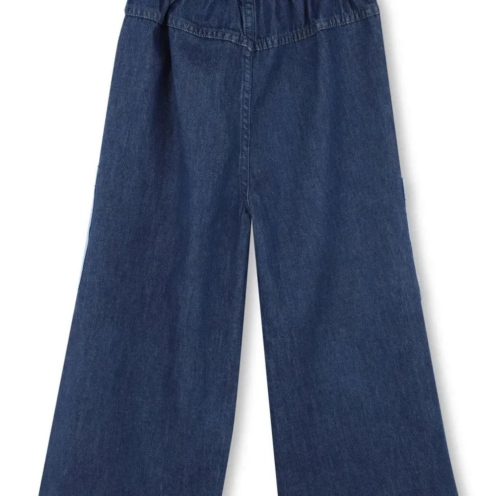 Джинсы с вышитым логотипом