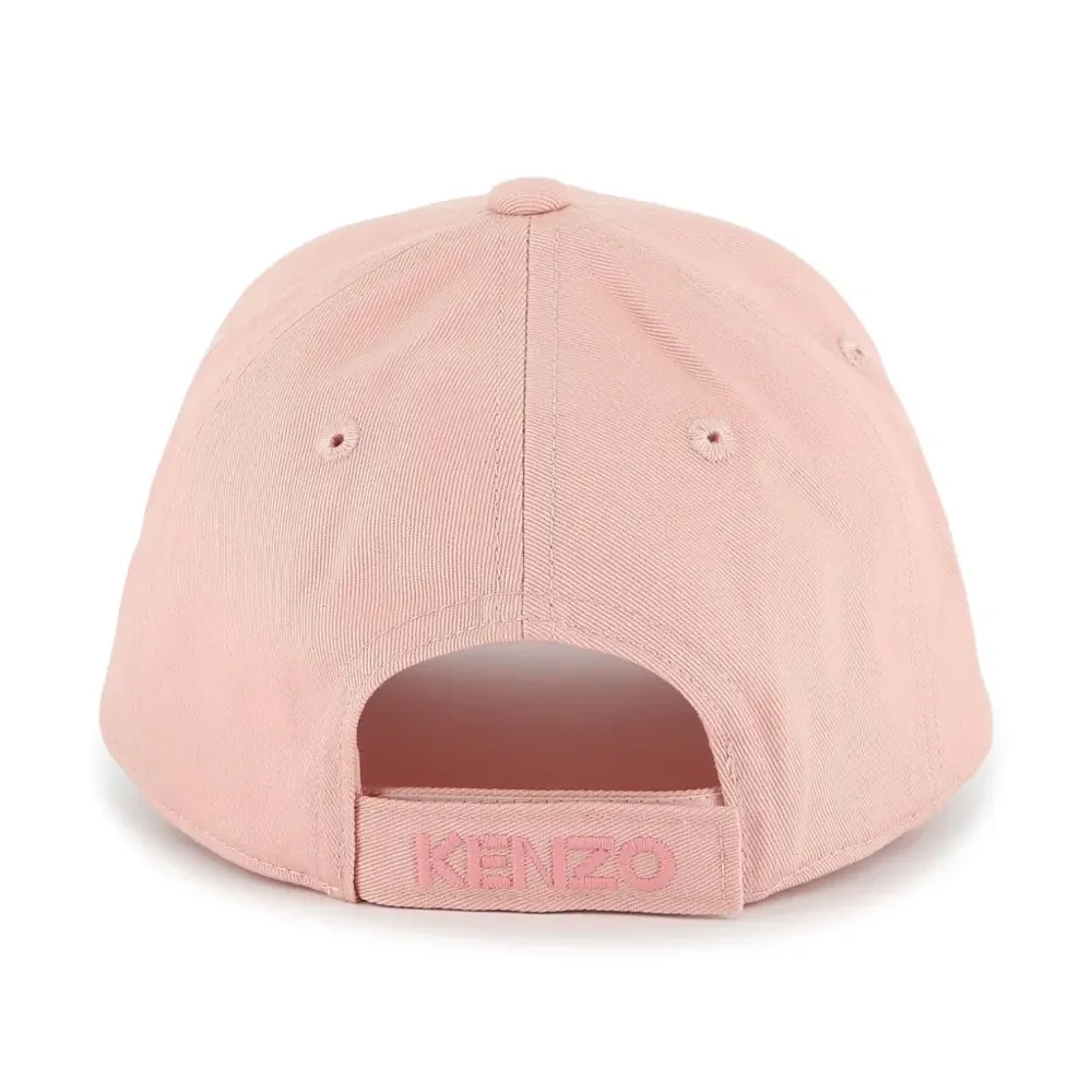 Кепка с вышитым логотипом Кепка с вышитым логотипом