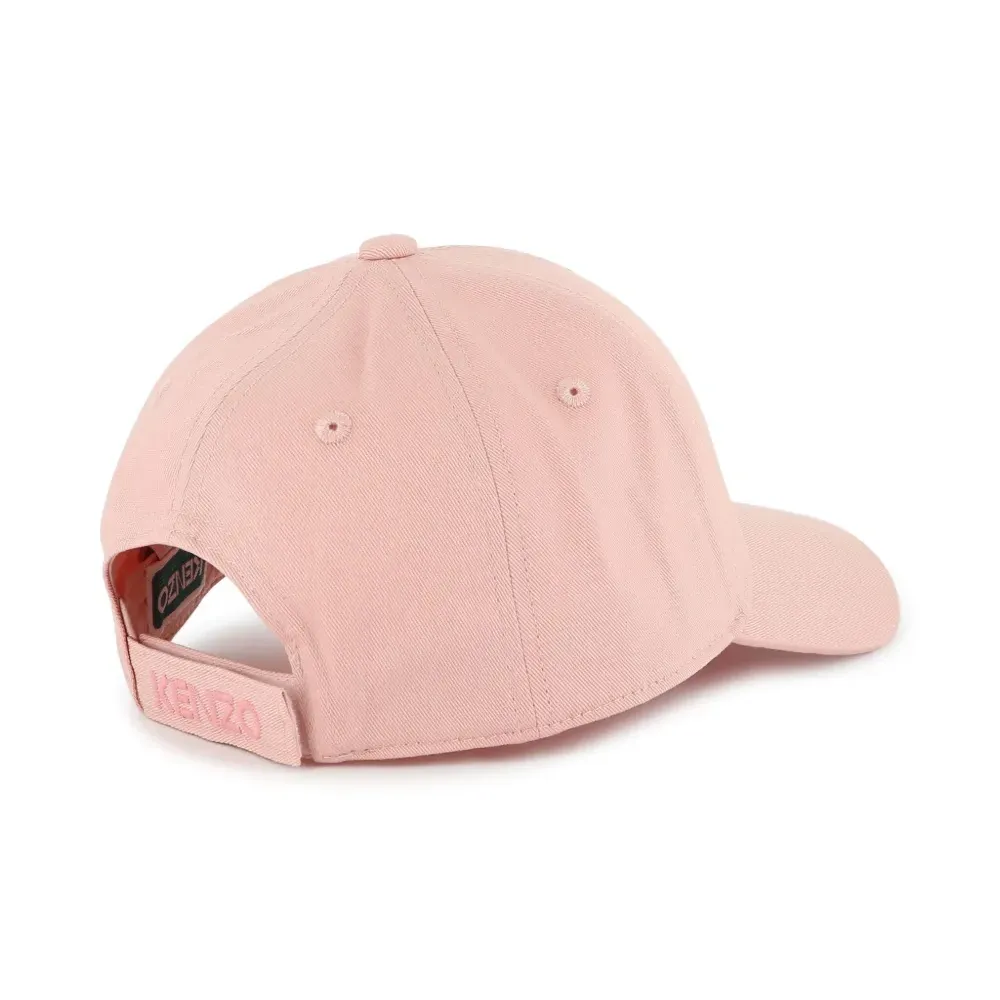 Кепка с вышитым логотипом Кепка с вышитым логотипом