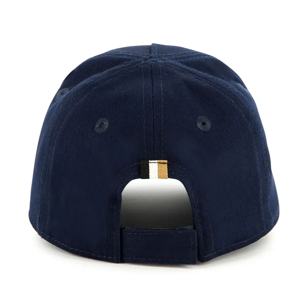 Бейсболка с логотипом