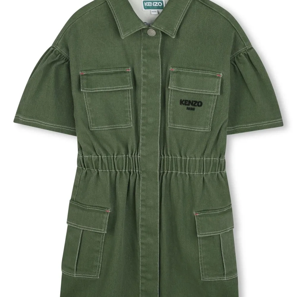 Платье с вышитым логотипом