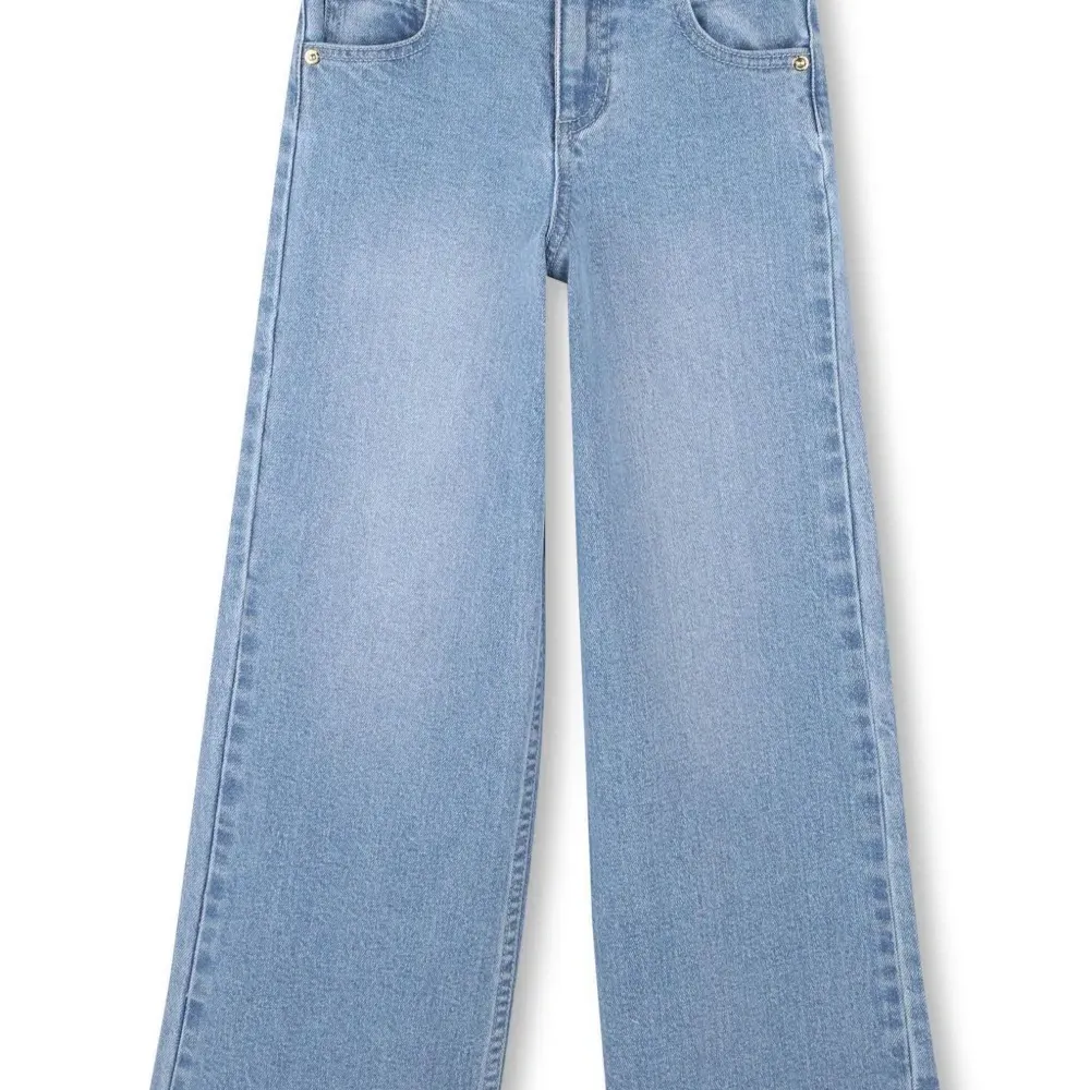 Широкие джинсы