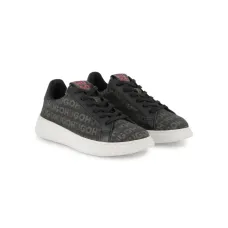 Кроссовки с логотипом