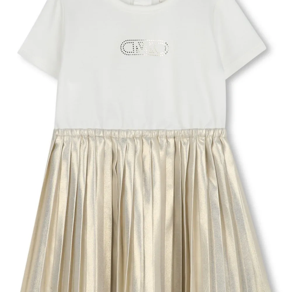 Платье с короткими рукавами