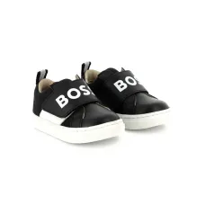 Кроссовки с логотипом