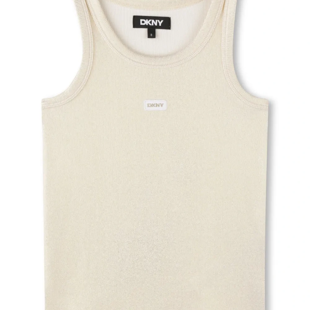 Топ с нашивкой-логотипом