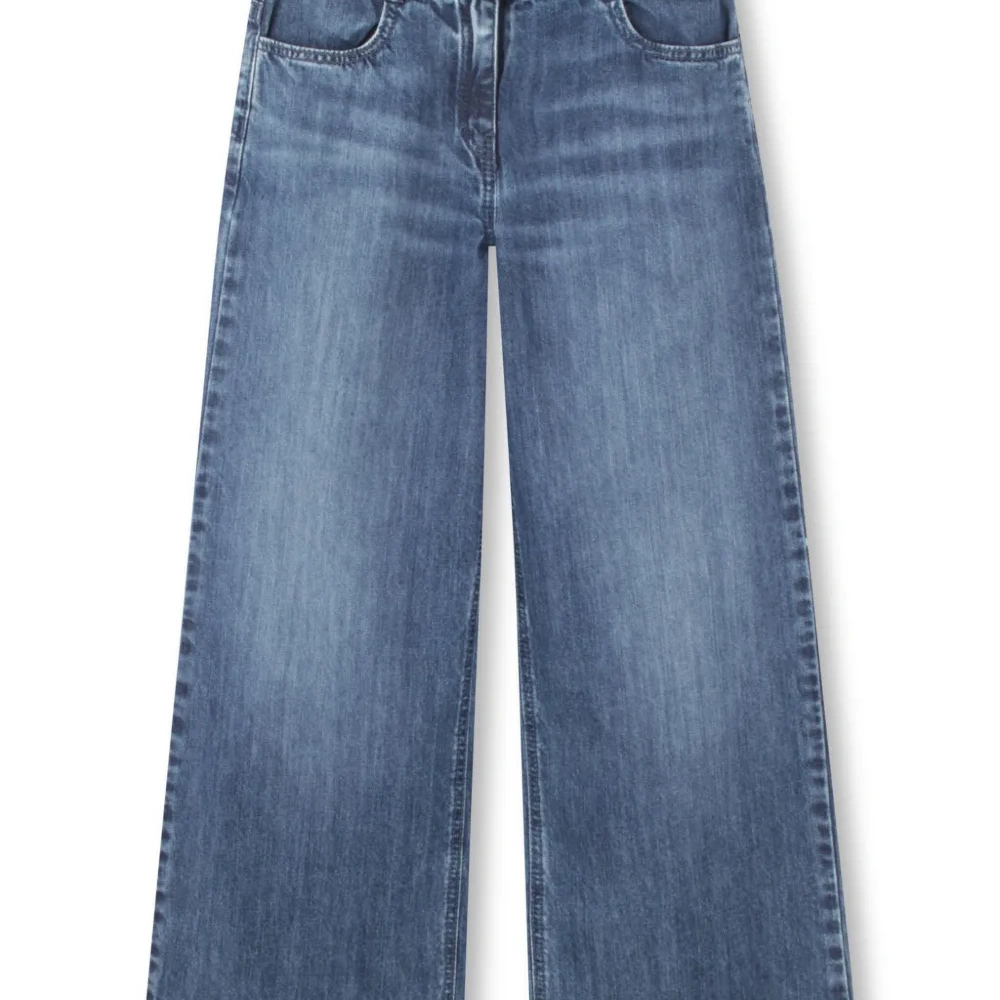 Широкие джинсы