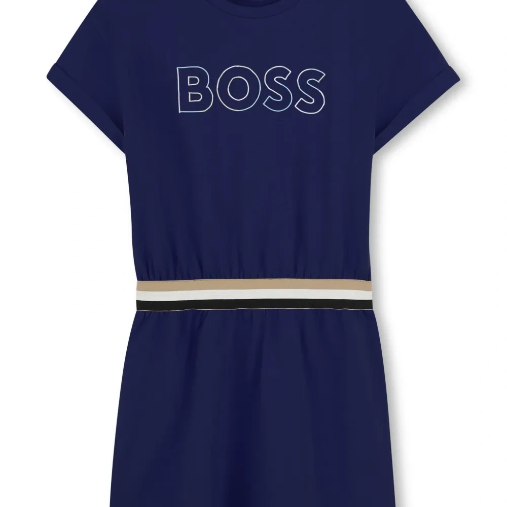 Платье с короткими рукавами