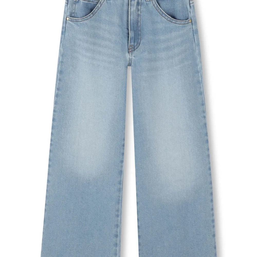 Джинсы с нашивкой-логотипом