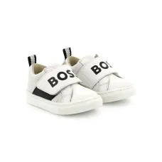 кроссовки с логотипом