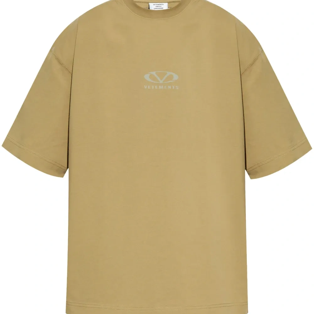 Футболка с логотипом