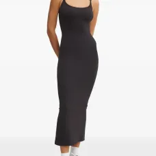 Платье на тонких бретелях Платье на тонких бретелях