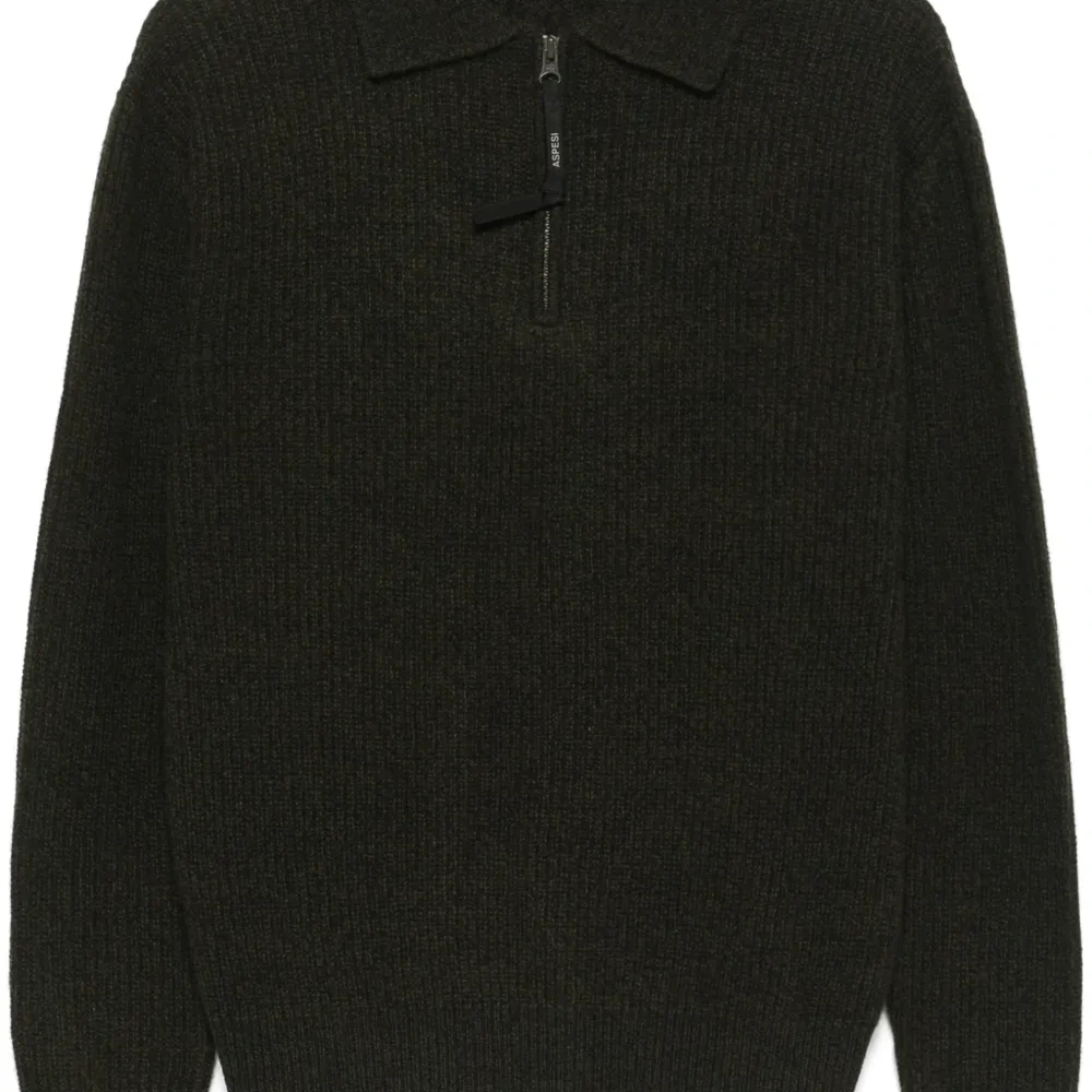 Шерстяной свитер