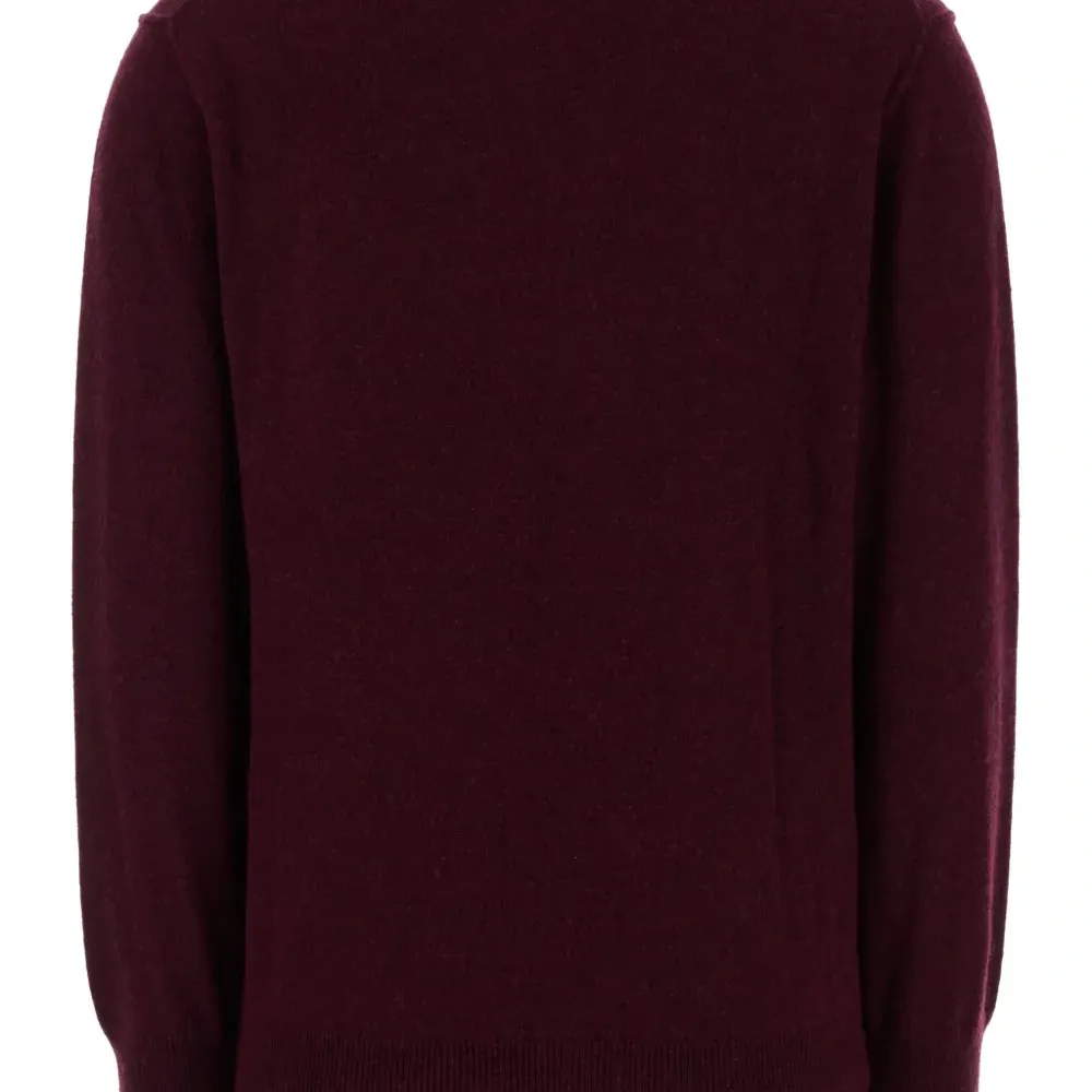 Свитер с круглым вырезом