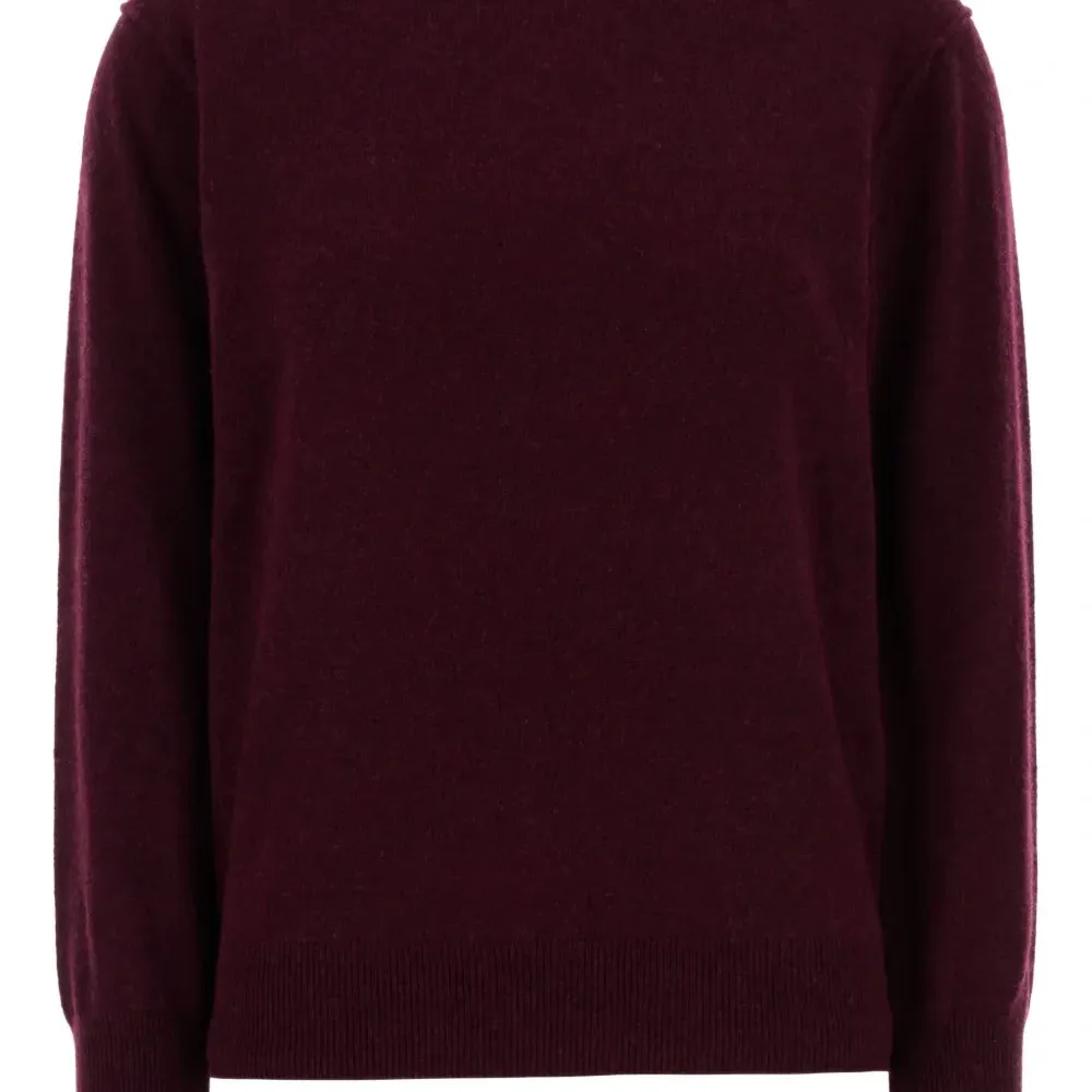 Свитер с круглым вырезом