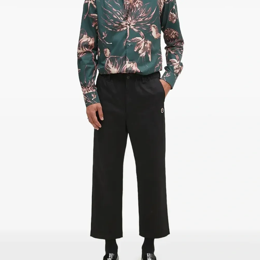 брюки с логотипом