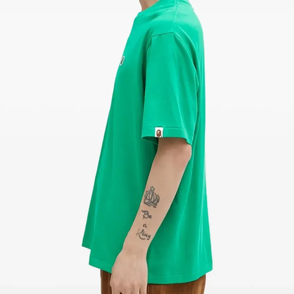 футболка с логотипом