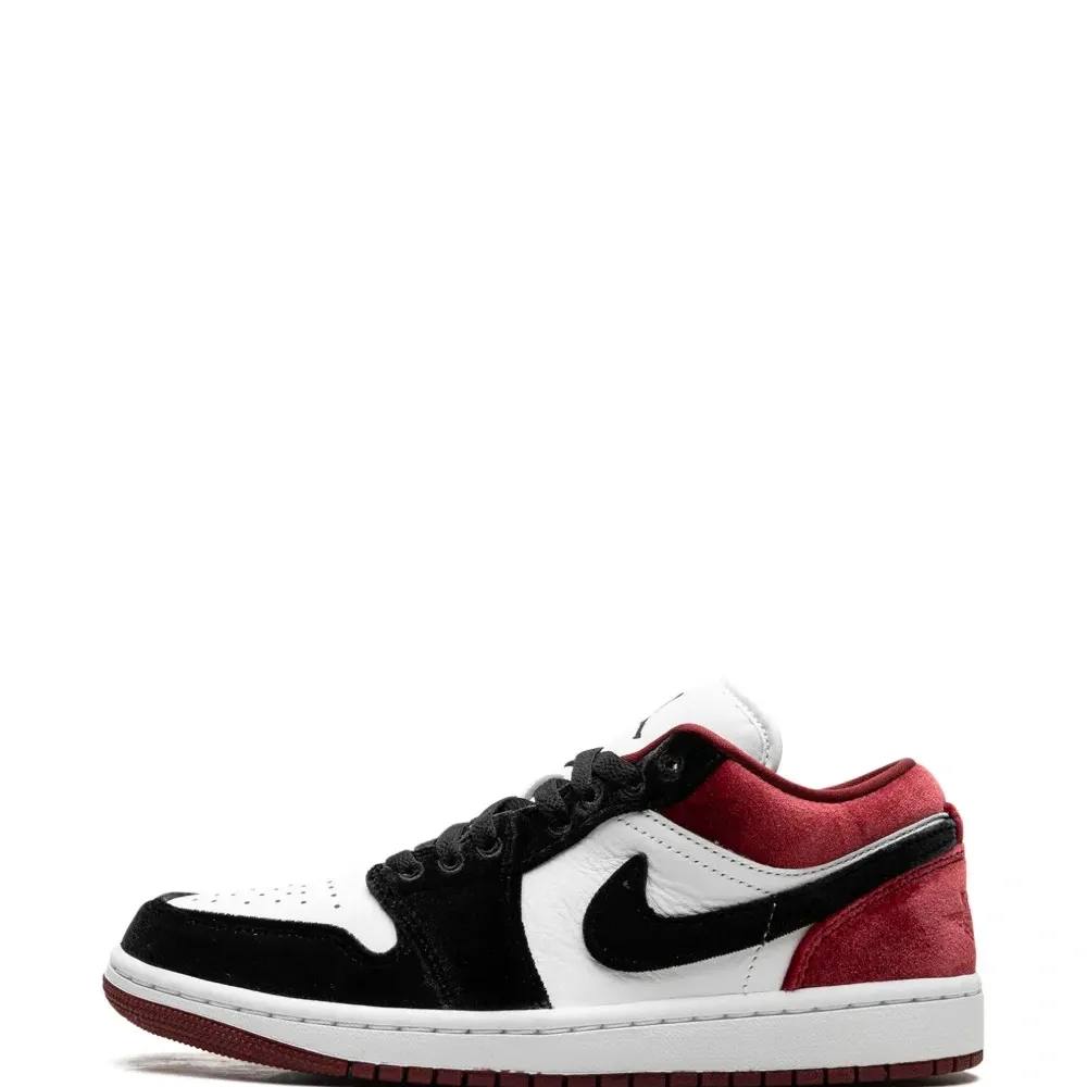 Кроссовки Jordan 1 Low SE Velvet Black Toe - Black/White/Team Red