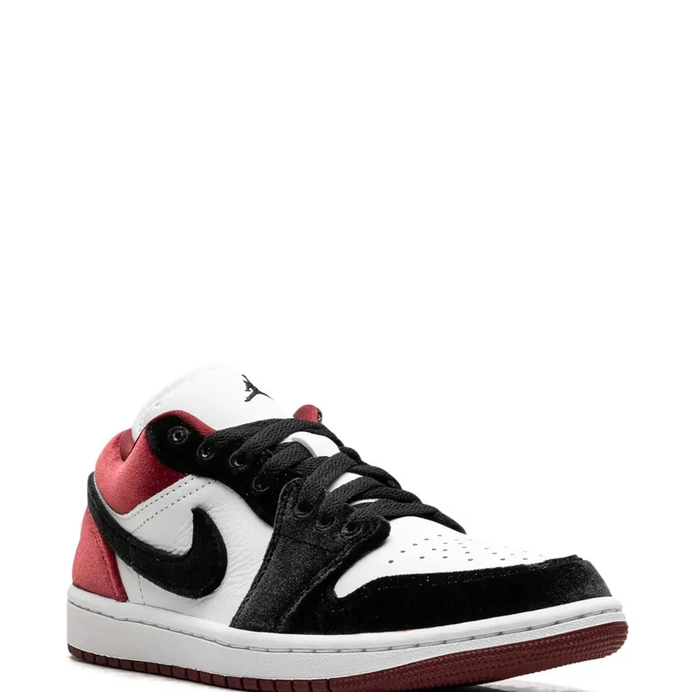 Кроссовки Jordan 1 Low SE Velvet Black Toe - Black/White/Team Red