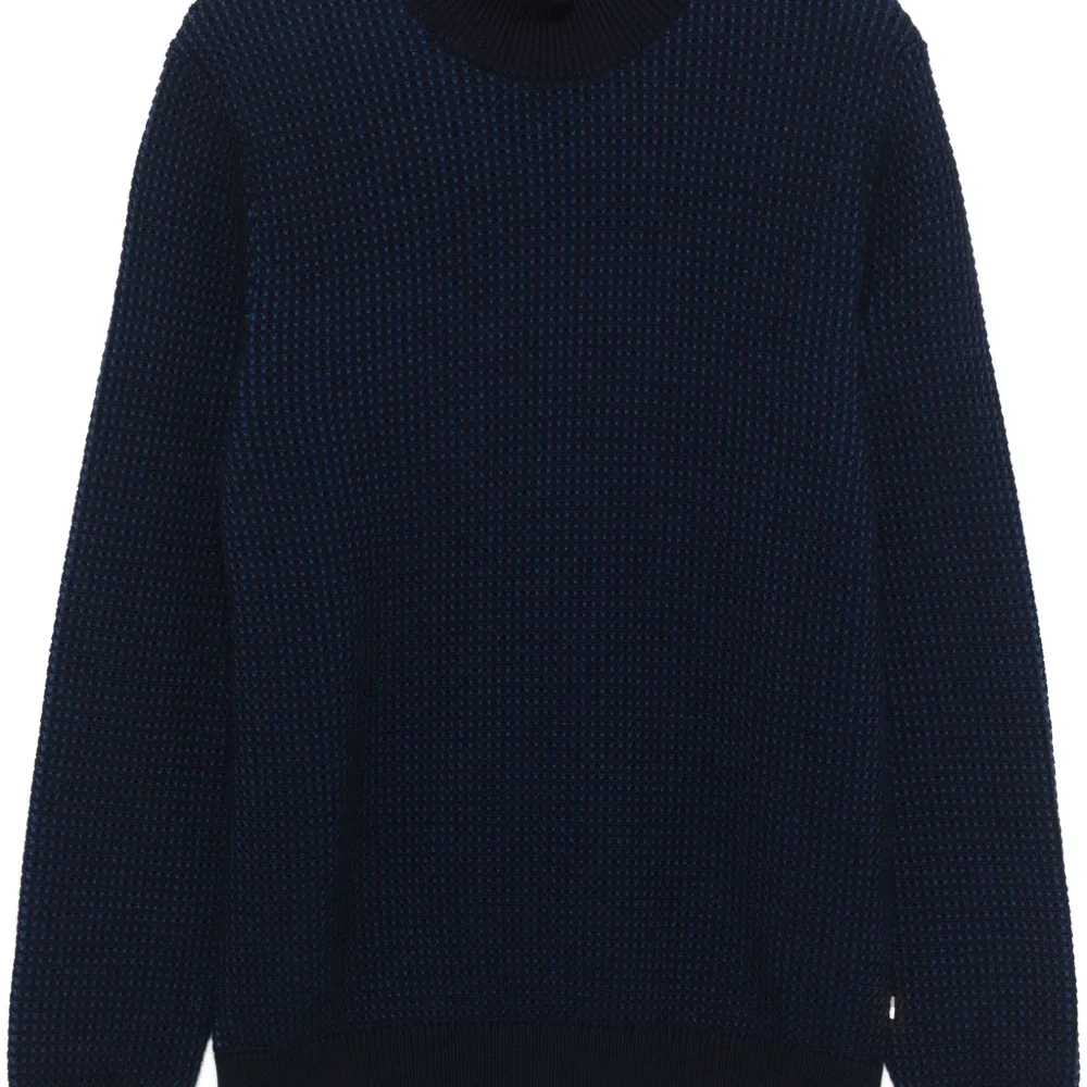 Свитер с воротником-стойкой