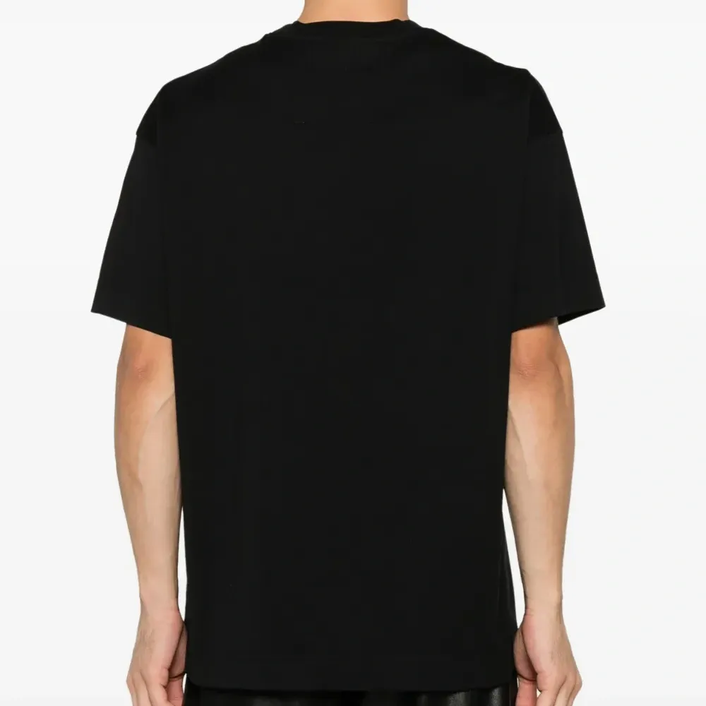 Футболка с тисненым логотипом Футболка с тисненым логотипом