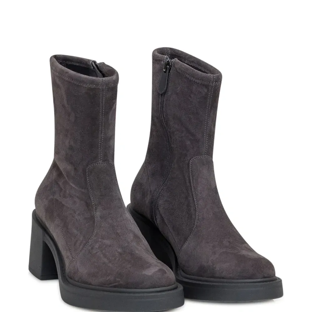 Замшевые ботинки