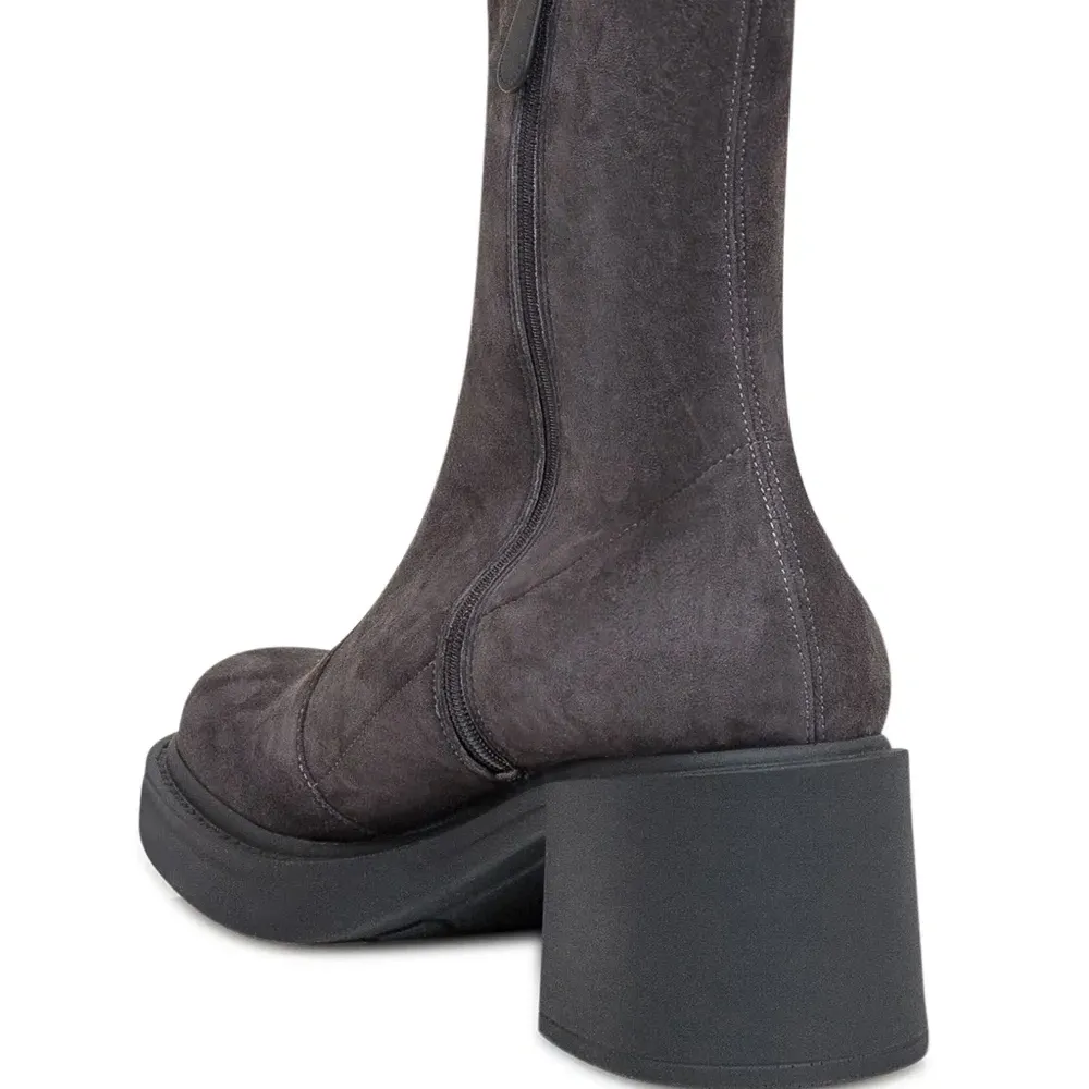 Замшевые ботинки