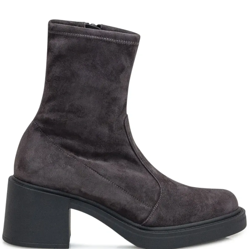 Замшевые ботинки