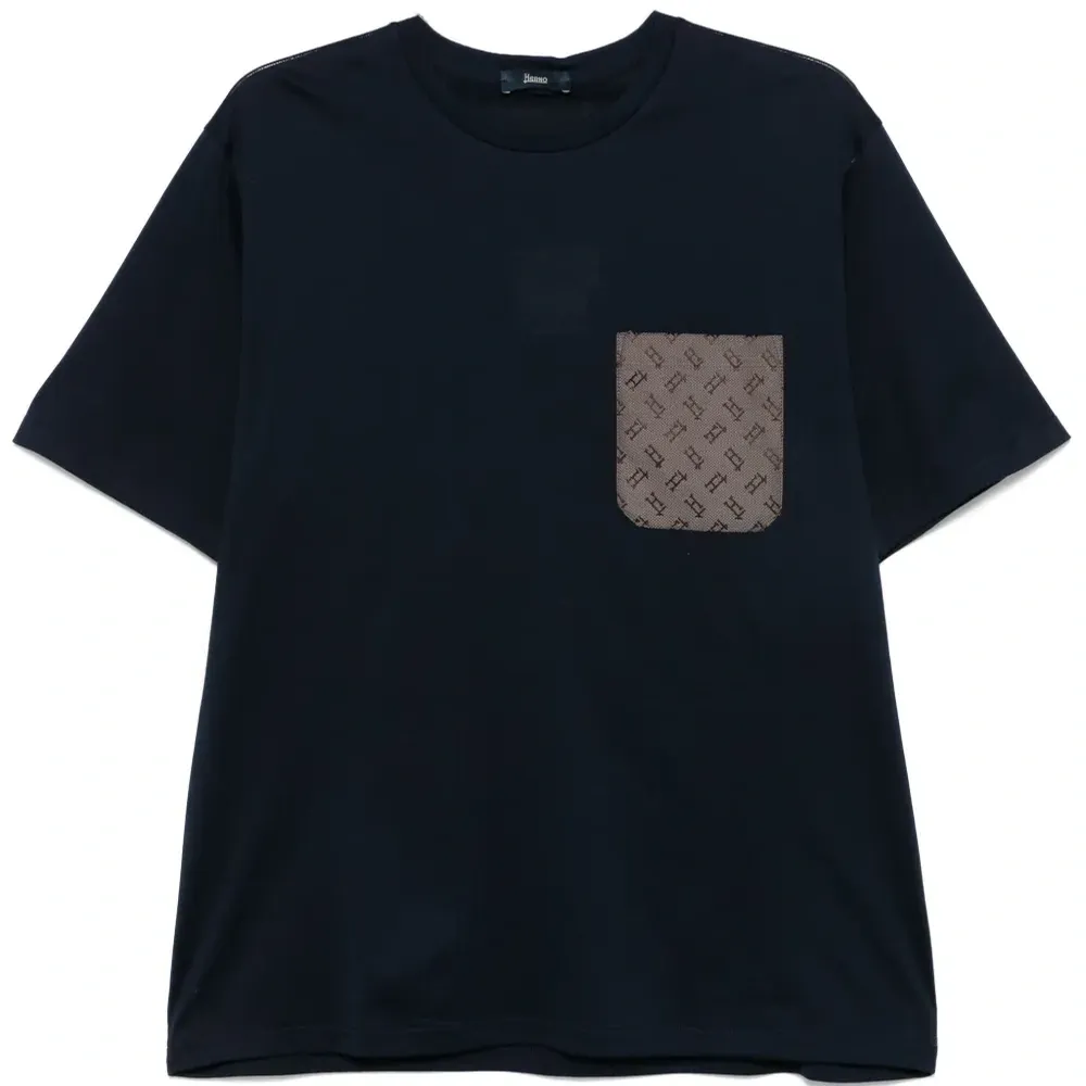 Футболка с вышитым логотипом