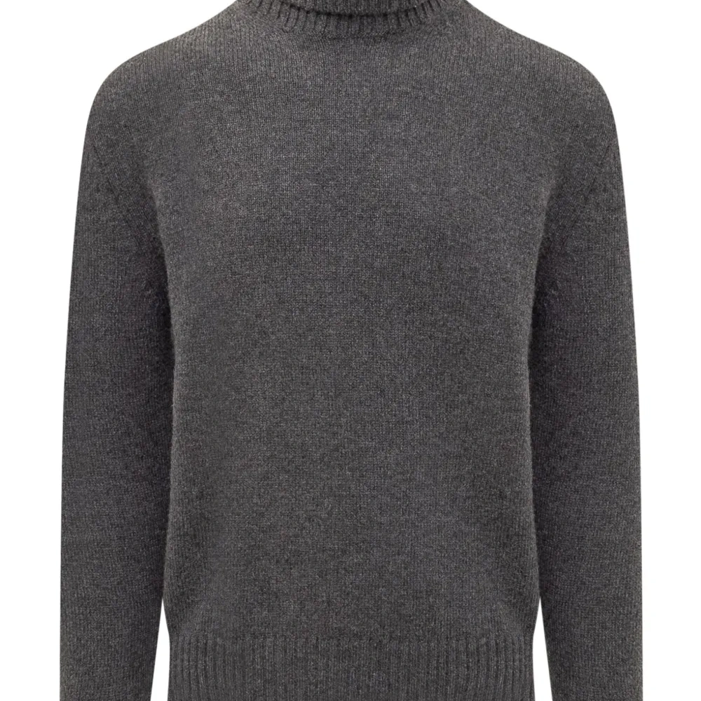 Джемпер с высоким воротником