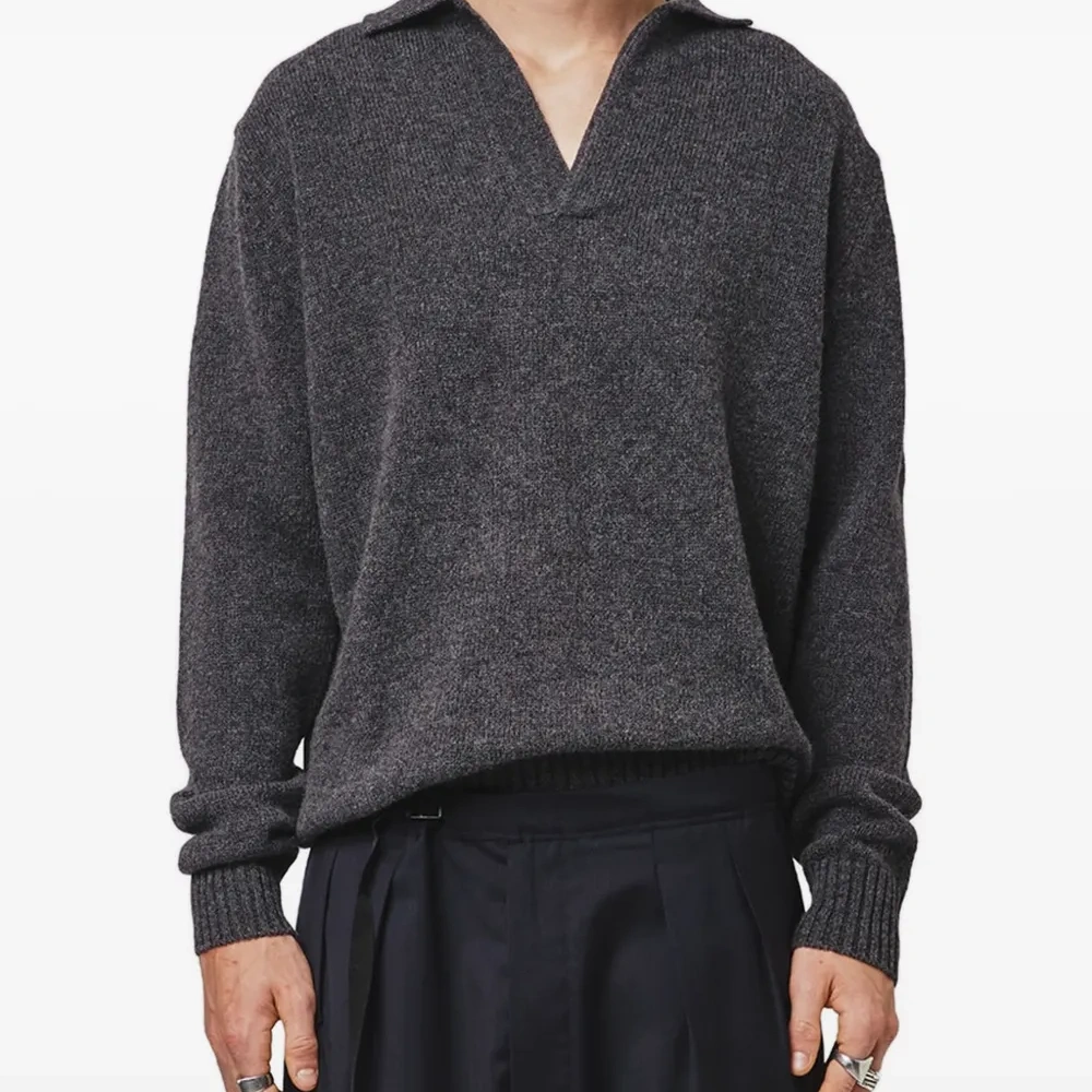 Трикотажный свитер с воротником поло