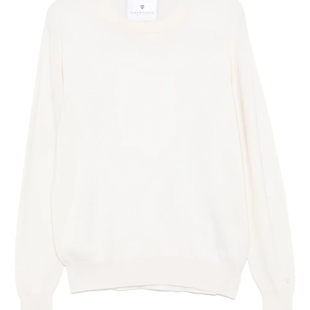 Свитер с круглым вырезом