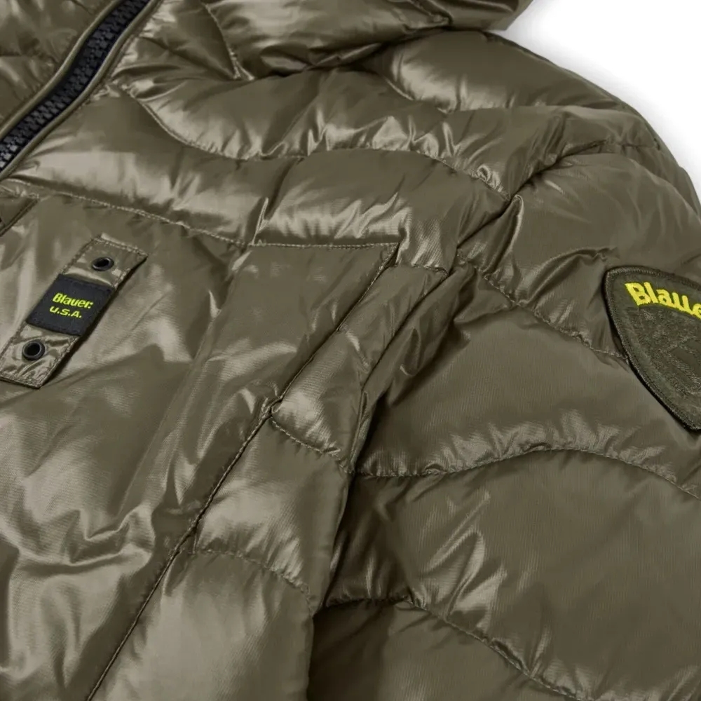 Пуховик с нашивкой-логотипом