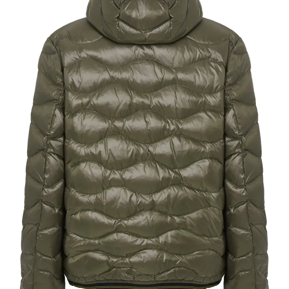 Пуховик с нашивкой-логотипом