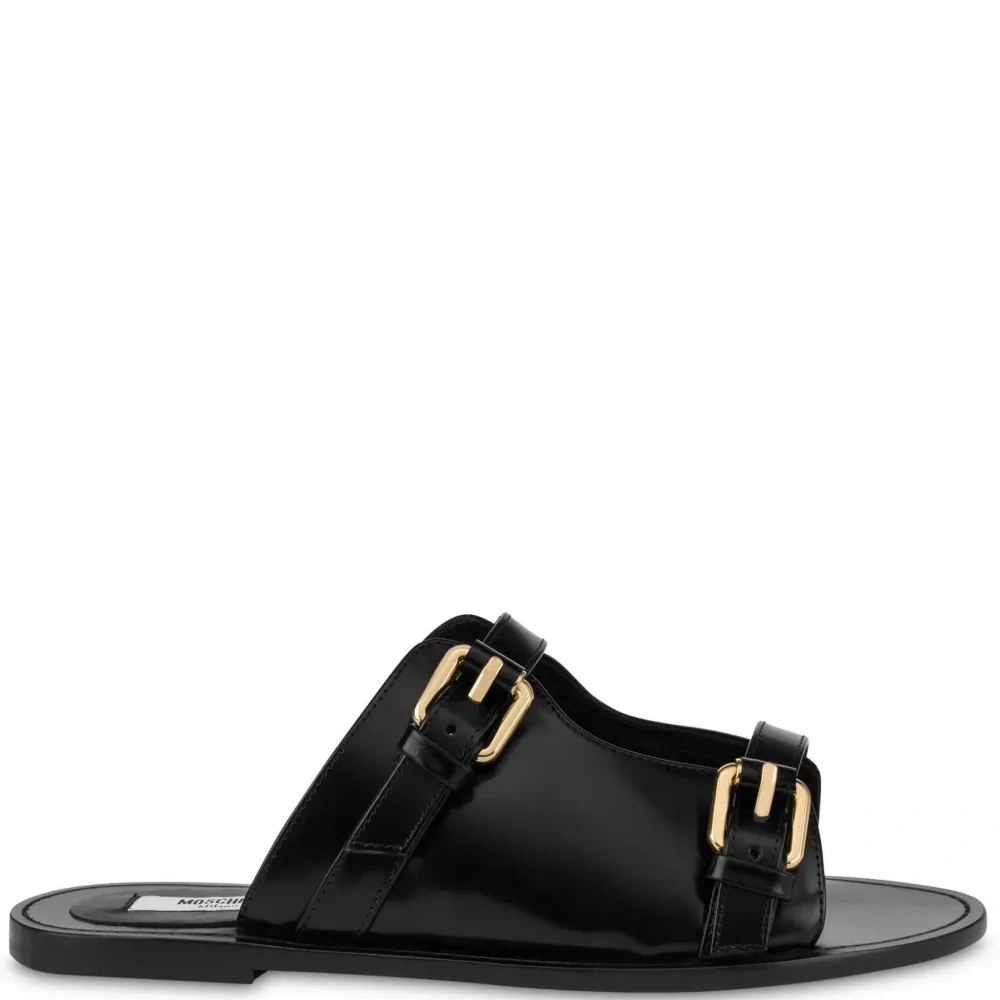 Сандалии с пряжками