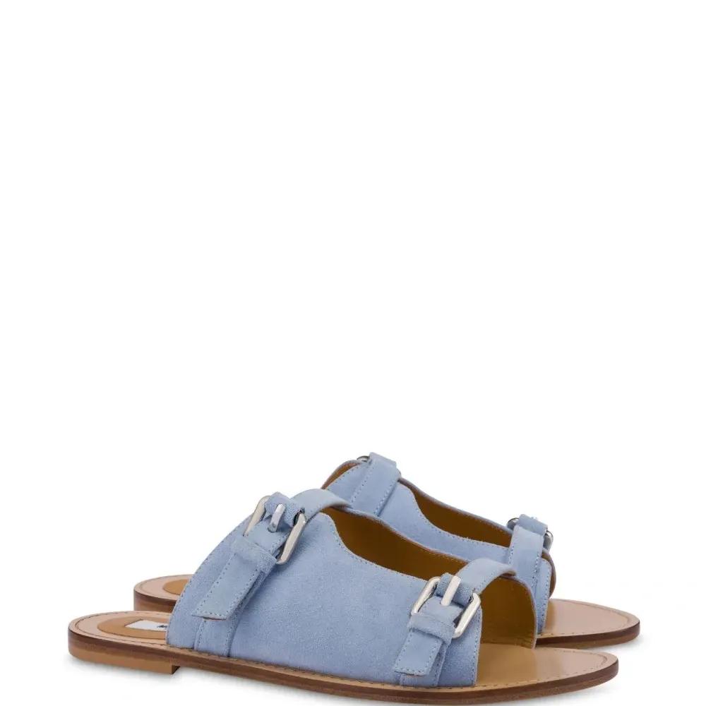 Сандалии с пряжками