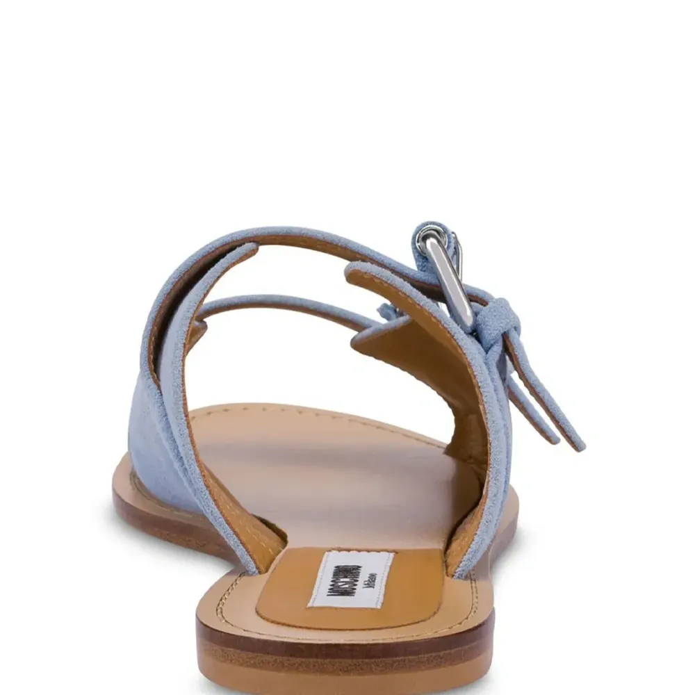 Сандалии с пряжками