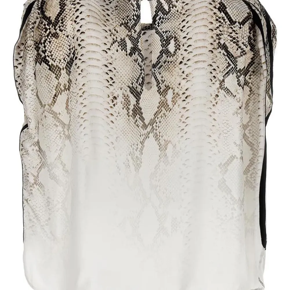 Блузка со змеиным принтом