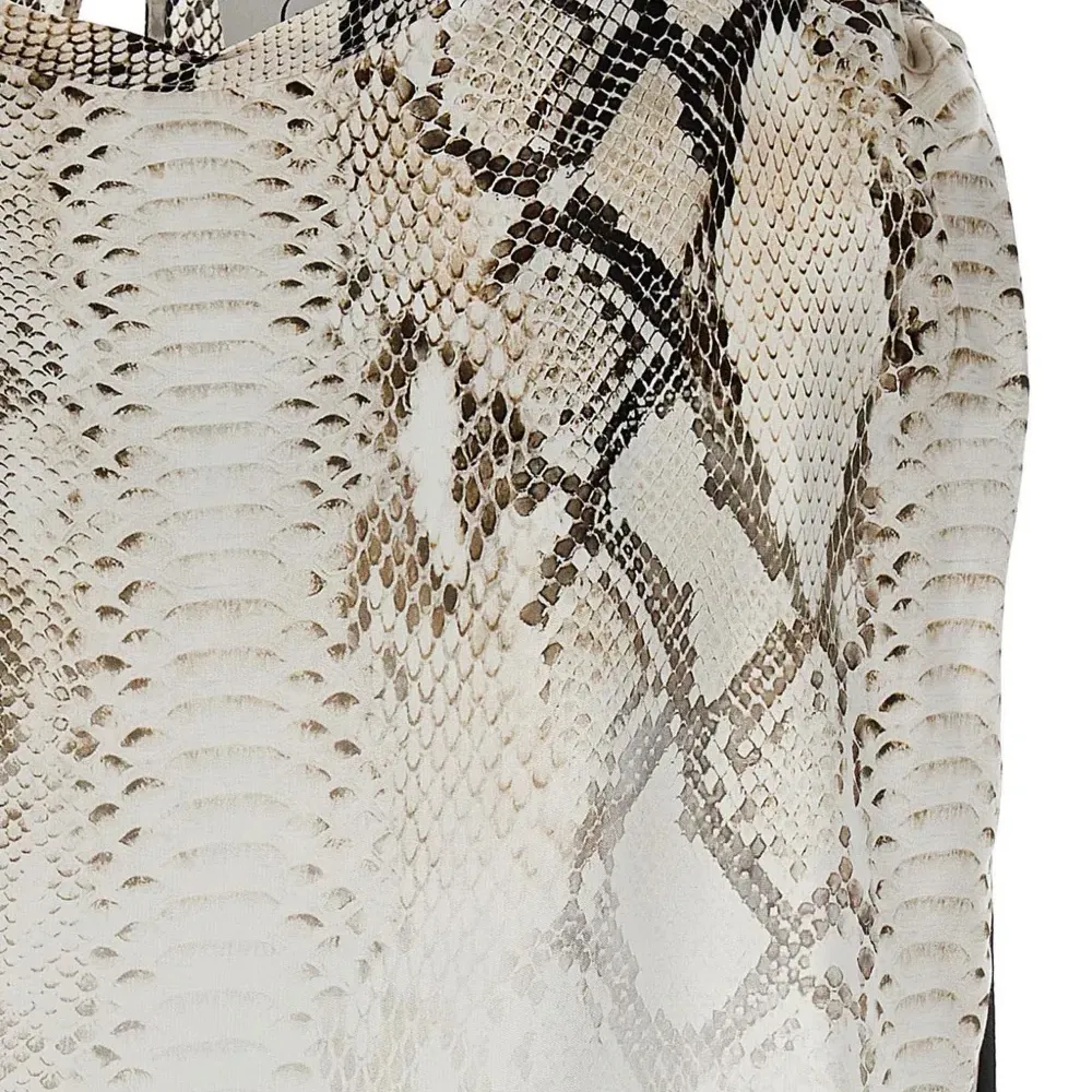 Блузка со змеиным принтом