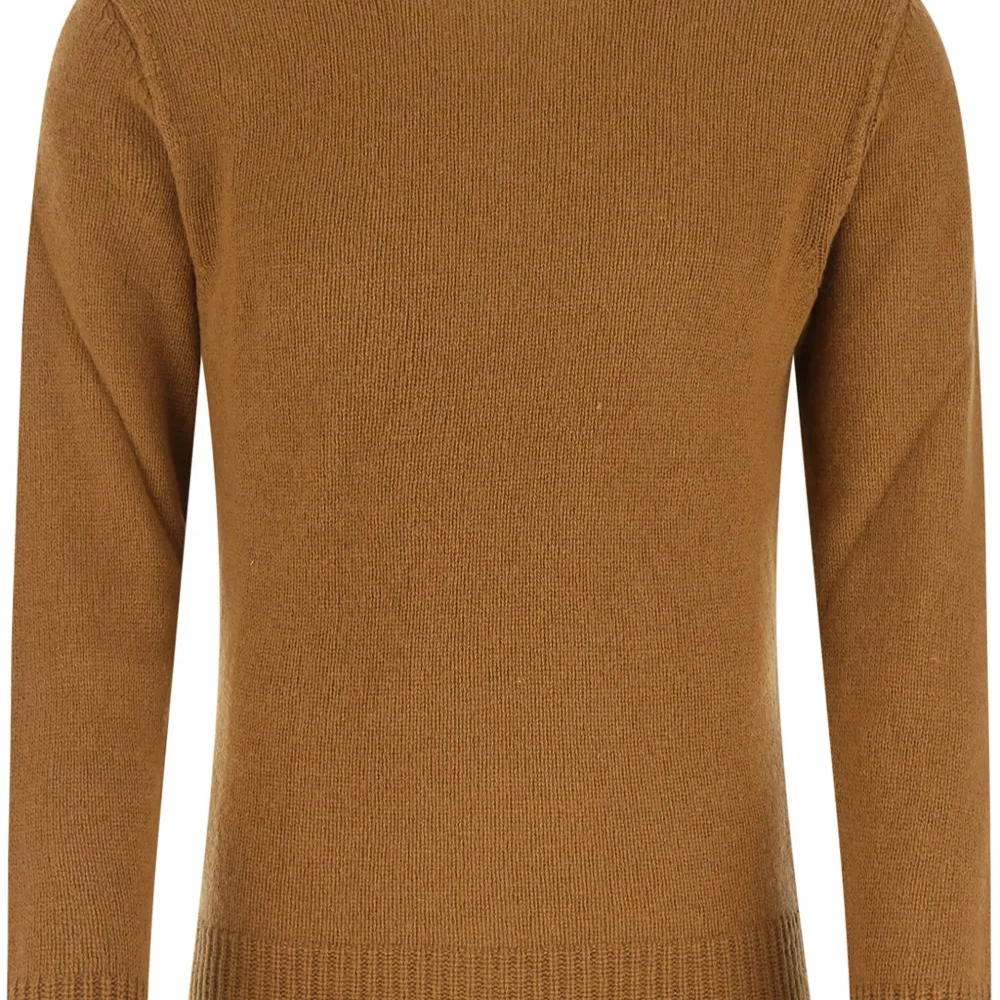 Свитер с круглым вырезом