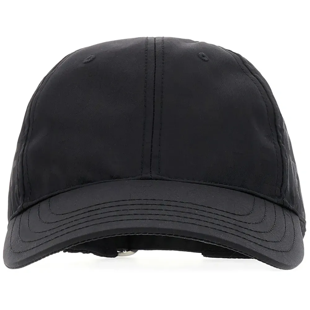 Кепка с логотипом