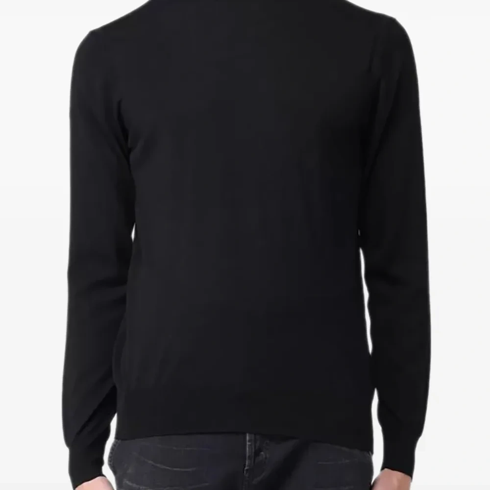 Свитер с высоким воротником