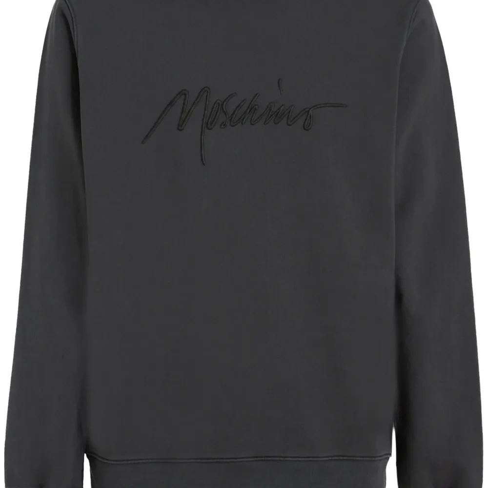 Толстовка с вышитым логотипом