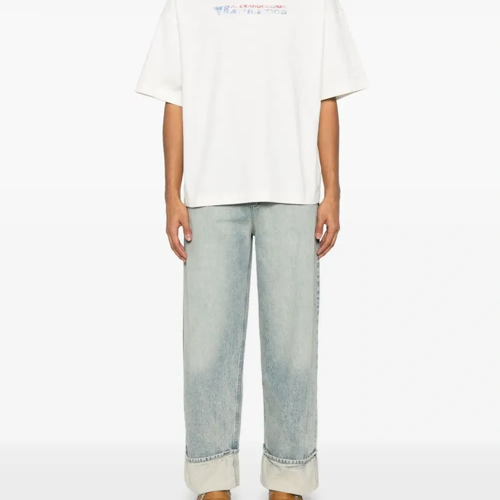 Футболка с логотипом