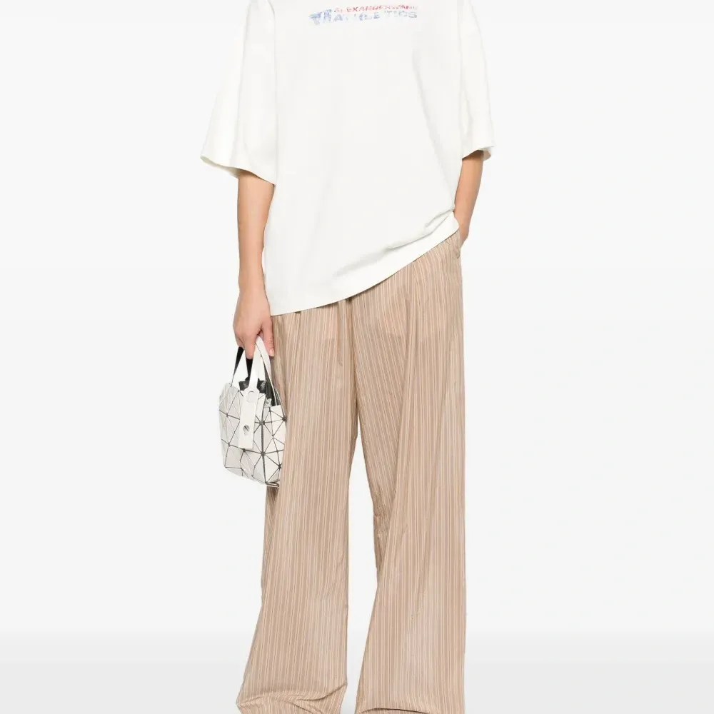 Футболка с логотипом