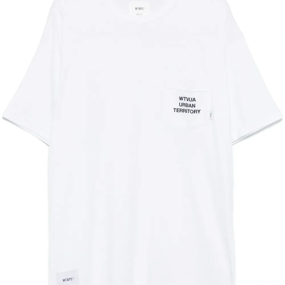 Футболка с вышитым логотипом