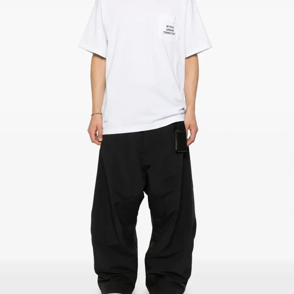 Футболка с вышитым логотипом Футболка с вышитым логотипом