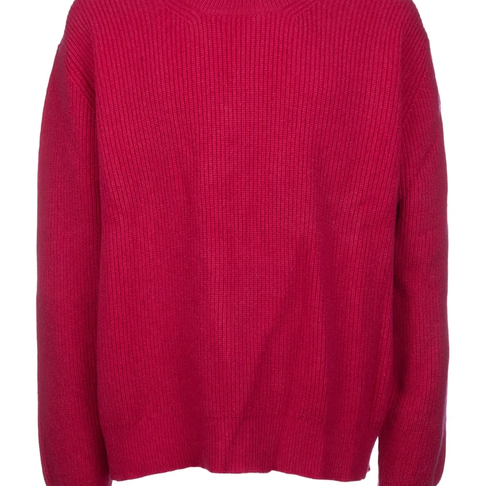 свитер в рубчик с круглым вырезом