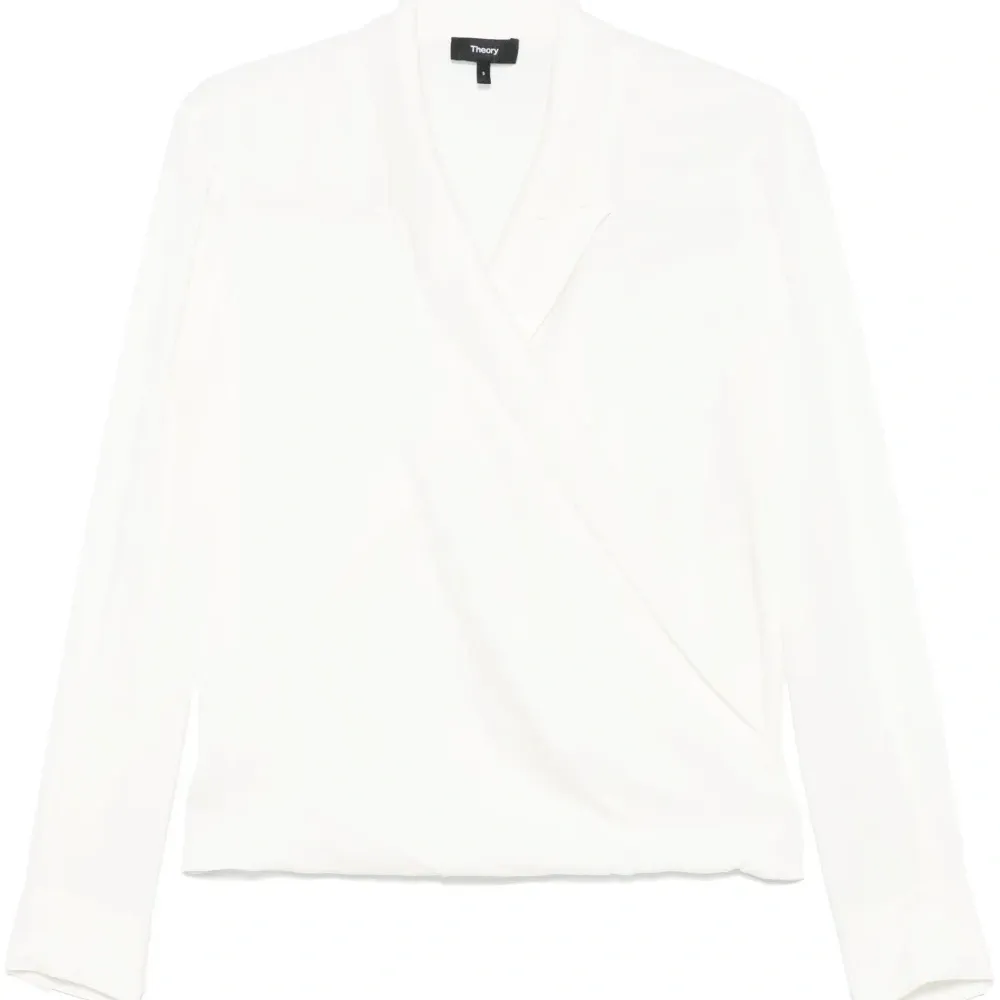 Блузка с заостренными лацканами Блузка с заостренными лацканами